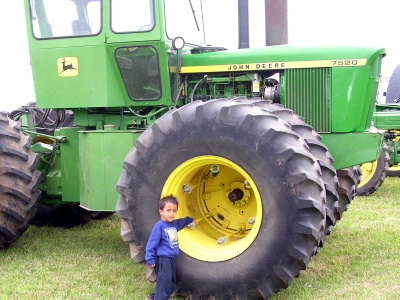 070408mar_johndeere7520 (68K)