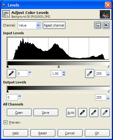 GIMP levels dialog box with auto-balance marked as Auto