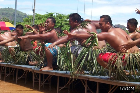 Kosraen dancers