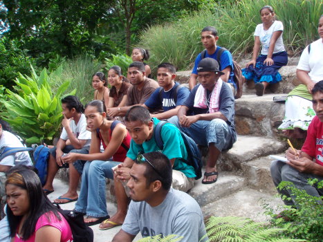 The ethnobotany class listens