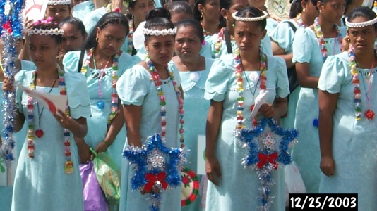 pohnpei_marchers (74K)