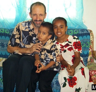 032707dana_mar_shar (49K)