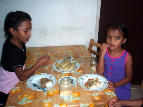 children who eat raw fish