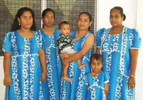 The clan summer 2001: Gloria, Louise, Marlin, Swina, Sharisey, Shrue