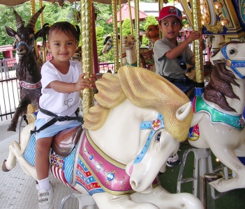 071911zoo_carousel (73K)