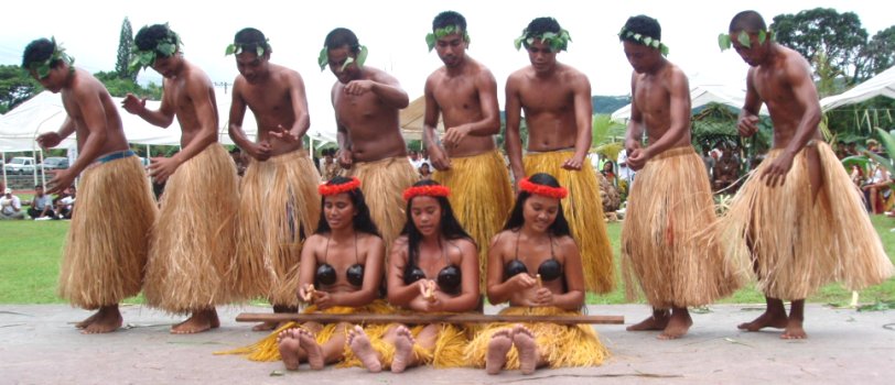 040255traditional_pohnpei_dance (77K)