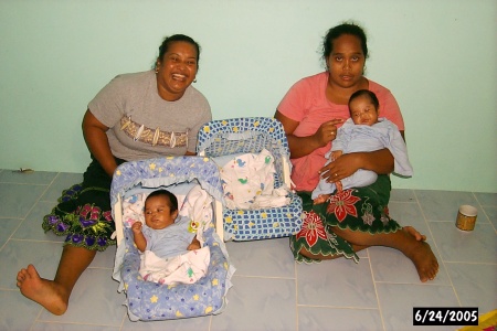 Suza and Shrue Lee Ling with the twins