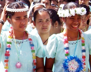 pohnpei_marchers_emliana (58K)