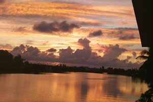 Sunset in Yap  (16070 bytes)